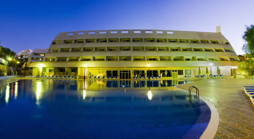 Apartamentos Pirámides - Image 1