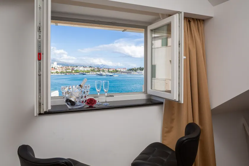 Top rooms - Image 1