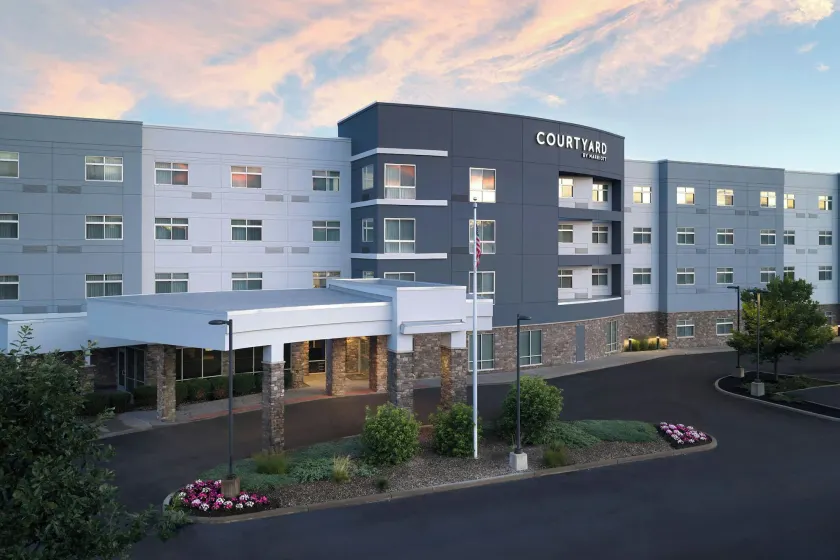 Courtyard by Marriott Schenectady at Mohawk Harbor - Image 1