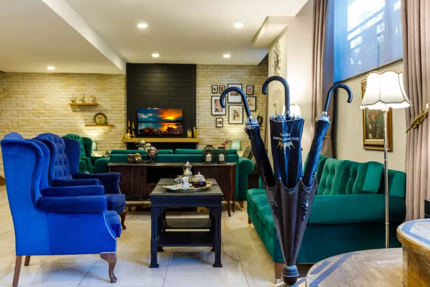 Golden Crown Hotel - Image 1