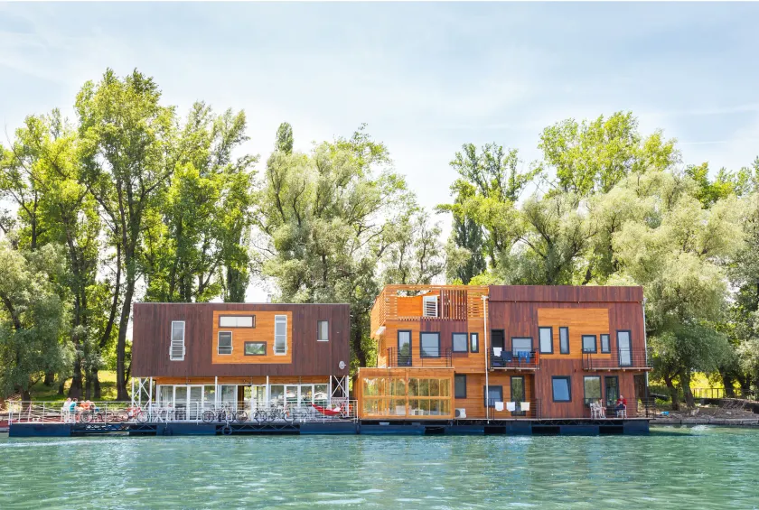 ArkaBarka Floating Hostel - Image 1