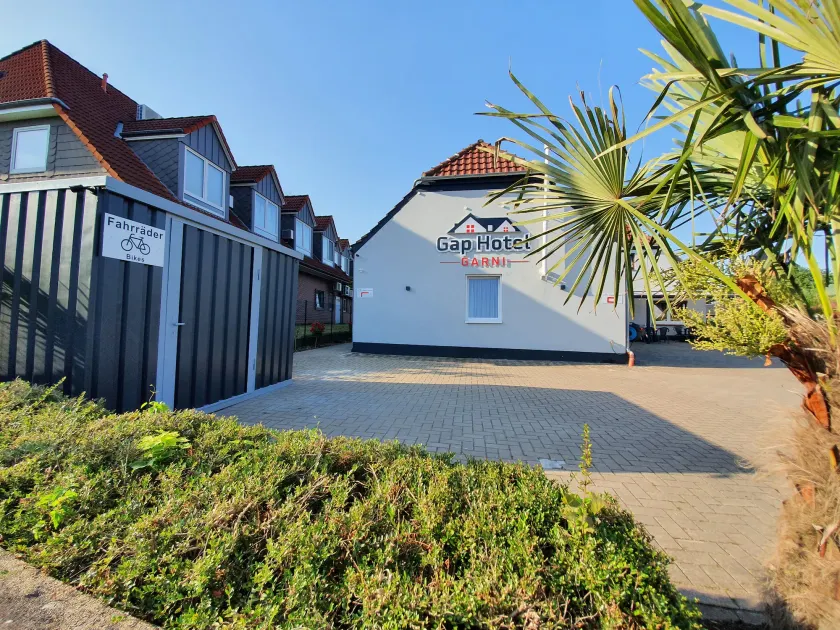 Gap Hotel - Image 1