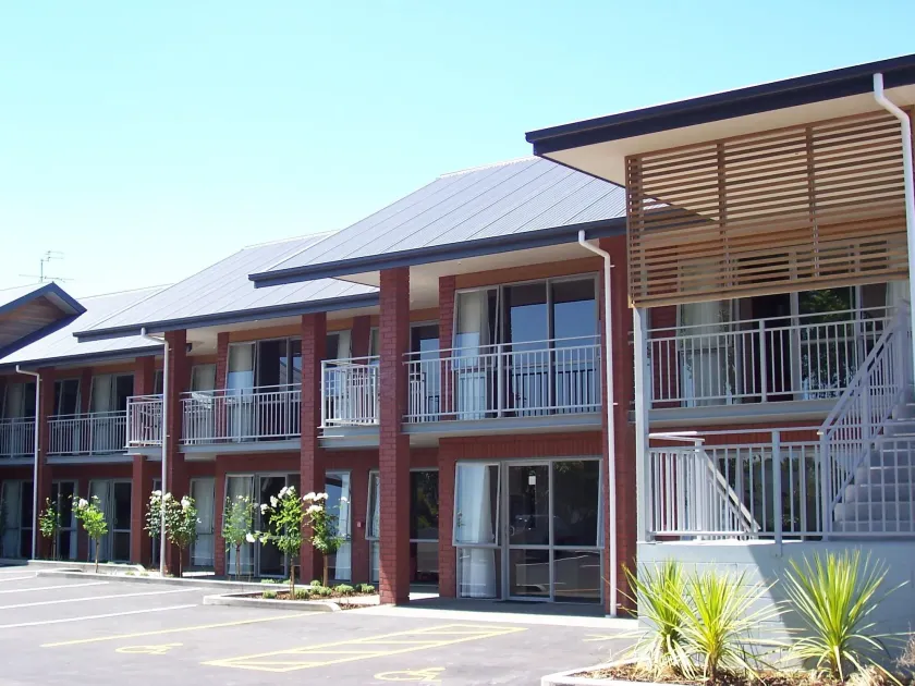 Cranford Oak Motel - Image 1