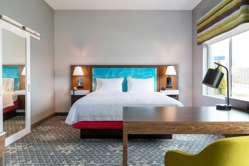 Hampton Inn by Hilton Philadelphia International Airport - Image 1