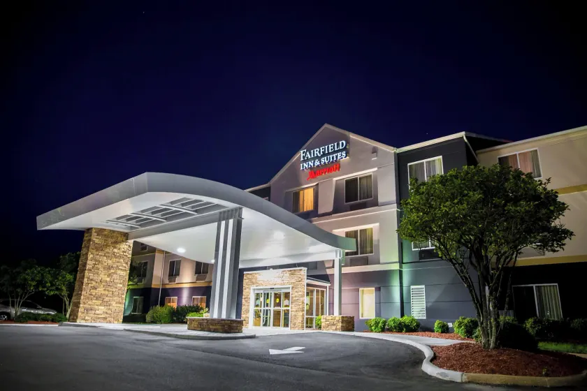 Fairfield Inn & Suites Fredericksburg - Image 1