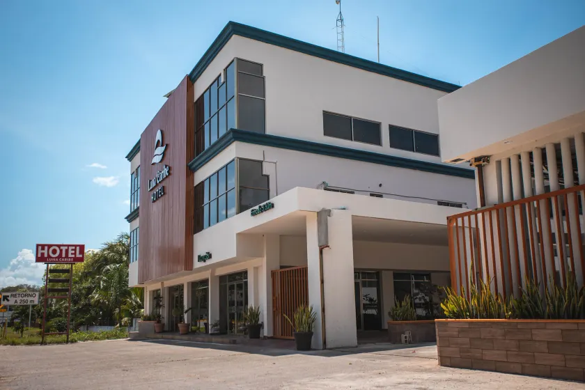 Hotel Luna Caribe - Image 1