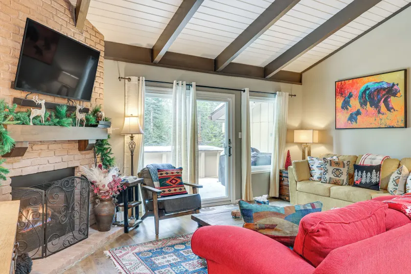 1 Mi to Diamond Peak Ski Resort: Forest-View Condo - Image 1