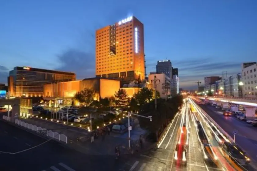 Luxemon Xinjiang Yindu Hotel - Image 1