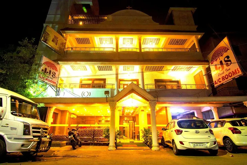JJs PARK INN - Image 1