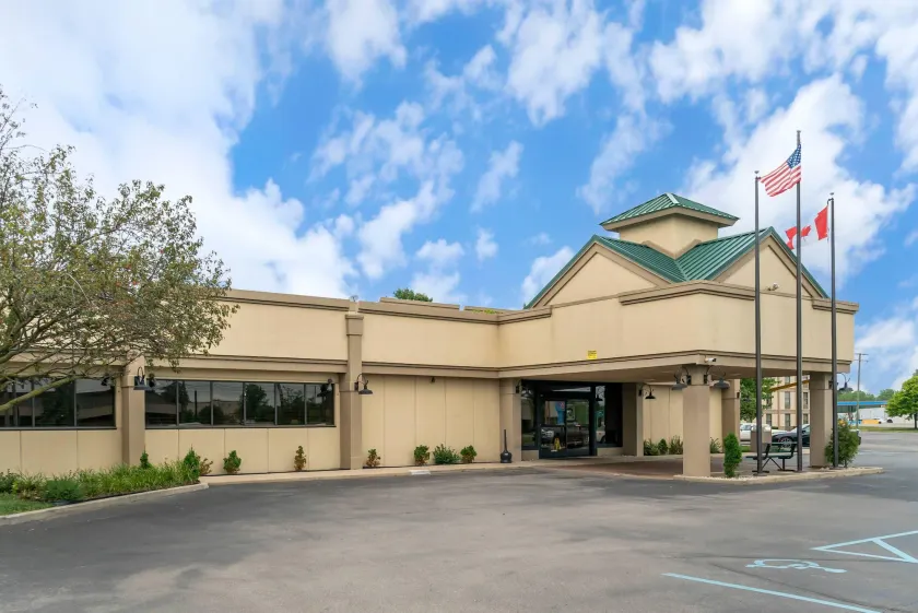 Quality Inn & Suites Monroe - Image 1