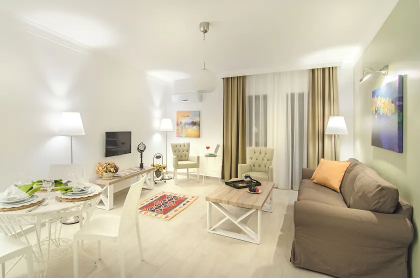 Rodina Suites Hotel - Image 1