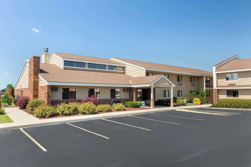 AmericInn by Wyndham West Bend - Image 1