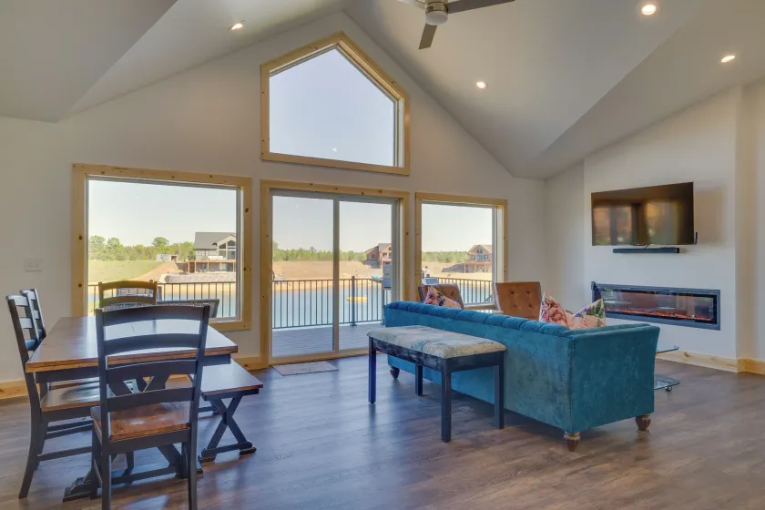 Lakefront Luxury - 1 MI to Buckhorn Boat Landing - Interiør