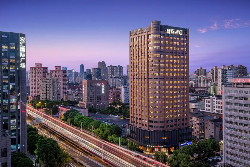 Intercity Shanghai Xujiahui - Free Minibar and near Yishan Road Metro Station - Image 1