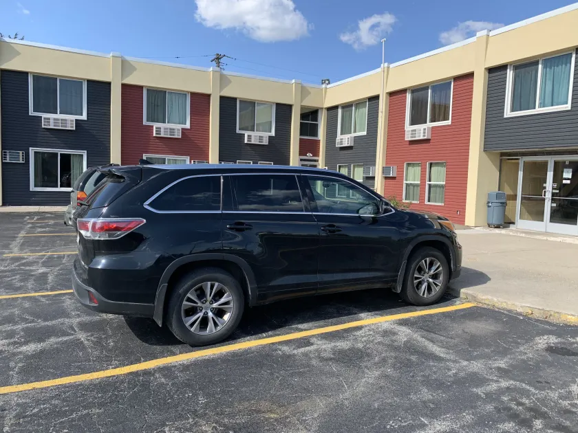 Economy Inn - Image 1
