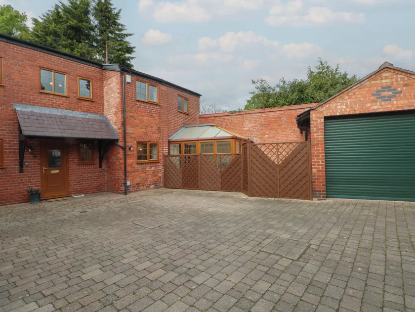 1 The Stables - Image 1