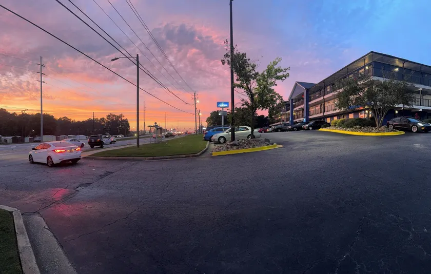 Live In Lodge Jonesboro - Image 1