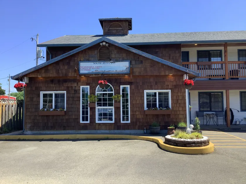 South Jetty Inn - Image 1