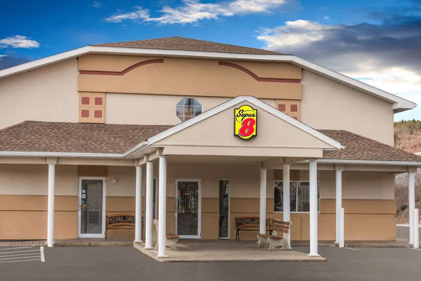 Super 8 by Wyndham Clearfield - Image 1