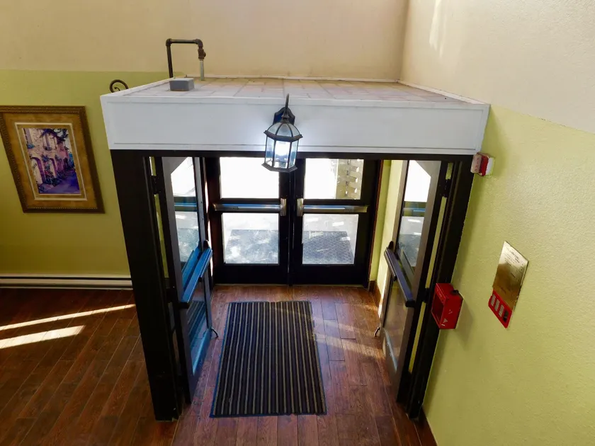 Americas Best Value Inn & Suites Anchorage Airport - Interior entrance