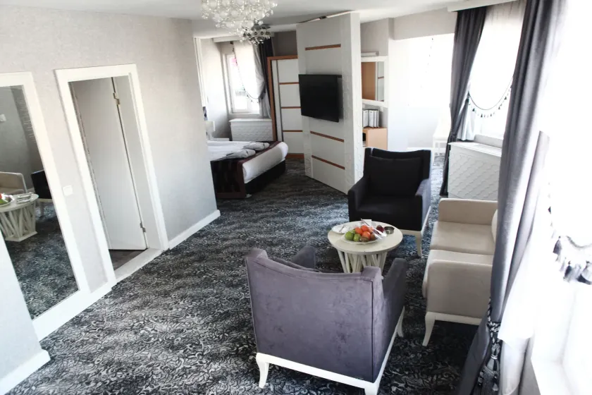 Manhattan Hotel - Image 1