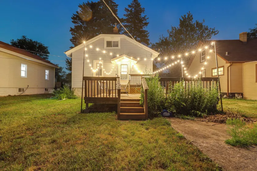 Cozy Westmont Home: Walk to Metra Station! - Image 1