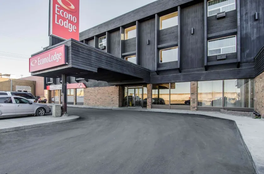 Econo Lodge Lloydminster - Image 1