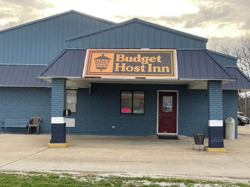 Budget Host Inn - Image 1