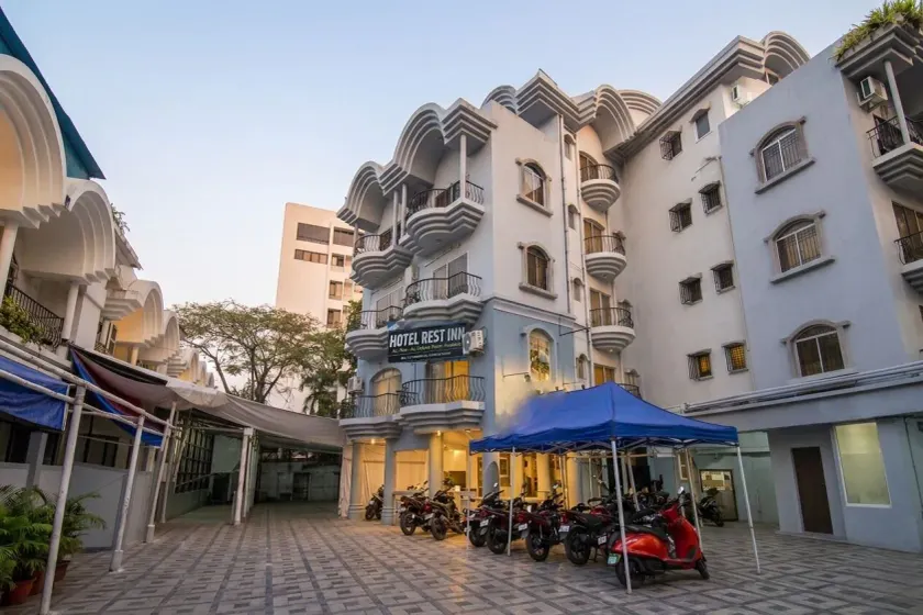 Fabhotel Rest Inn - Image 1