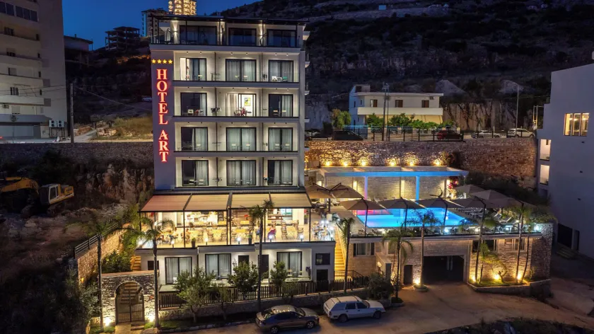 Art Hotel - Image 1
