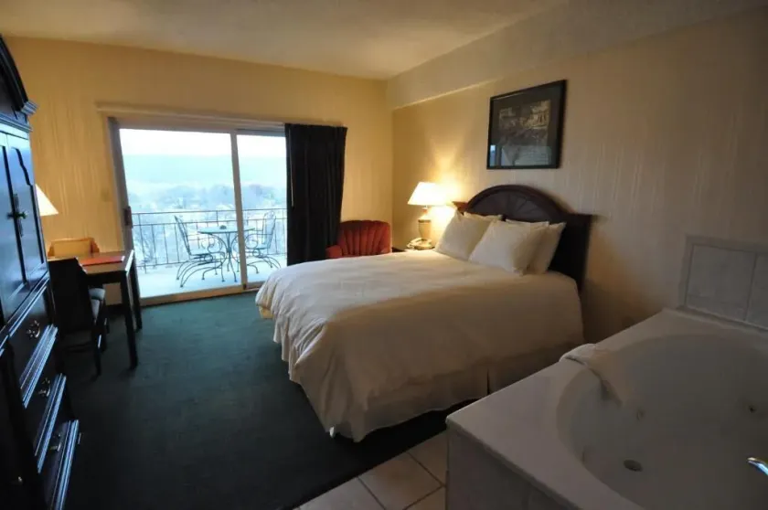 Hillside Inn - Image 1