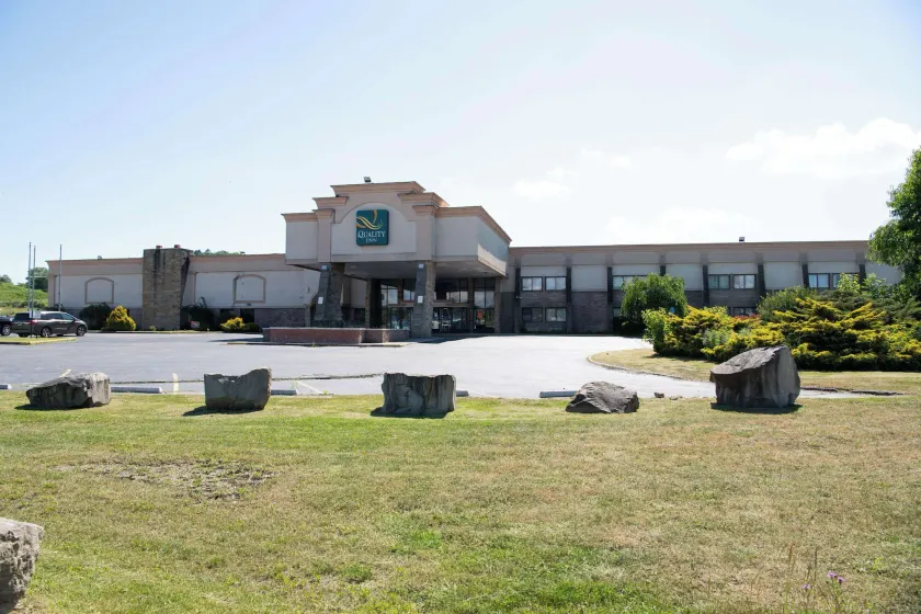 Quality Inn Somerset - Image 1