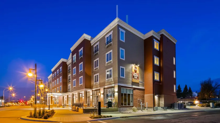 Best Western Plus Chateau Inn Sylvan Lake - Image 1