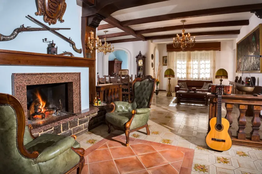 La Villa - Image 1