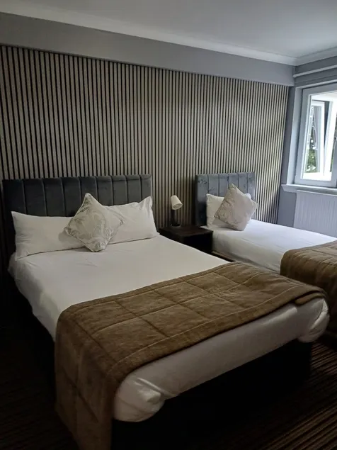 Kings Park Hotel - Image 1
