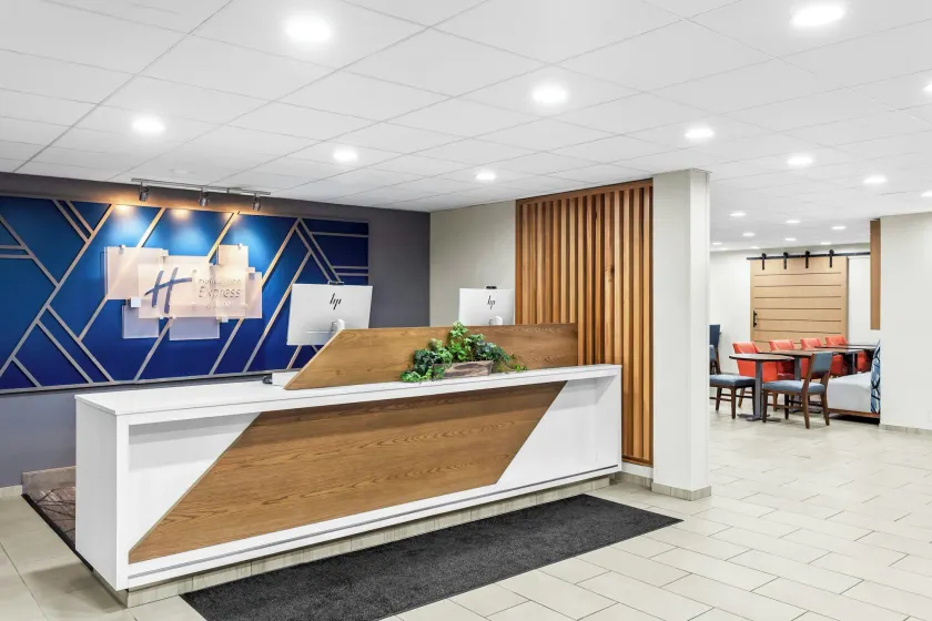Holiday Inn Express Hotel & Suites Charleston-Southridge by IHG - Lobby