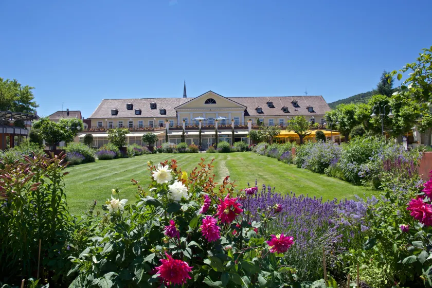 Kurpark-Hotel - Image 1