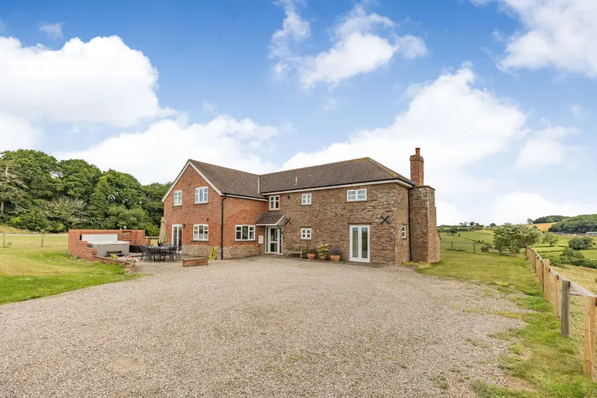 Wood Cottage - Image 1