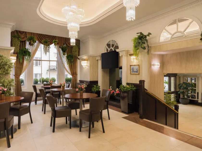 Royal Eagle Hotel - Image 1