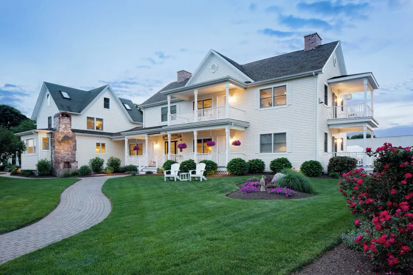 Inn at Harbor Hill Marina - Image 1