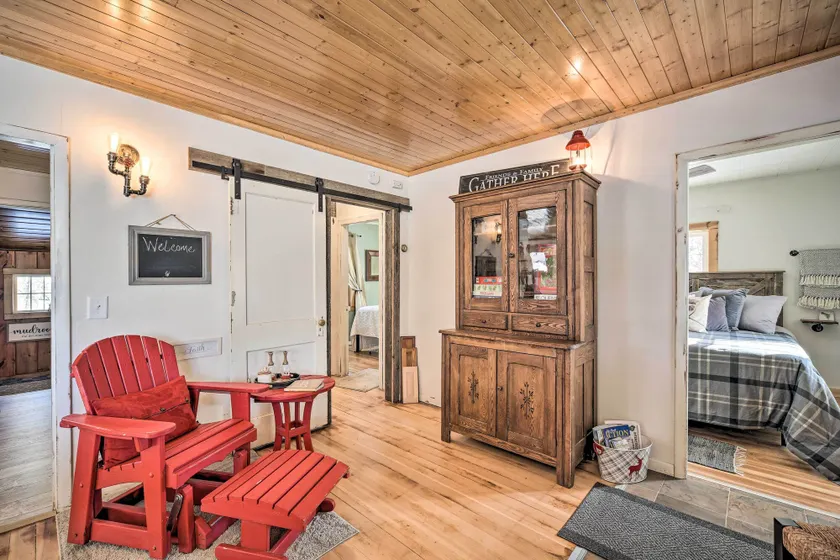 Family Home - Walk to Town & Balsam Lake! - Rom