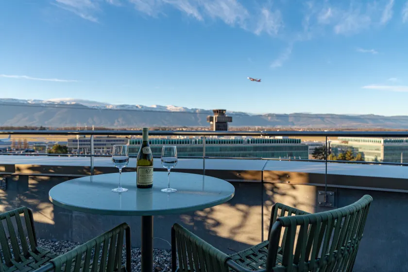 Nash Suites Airport Hotel - Image 1