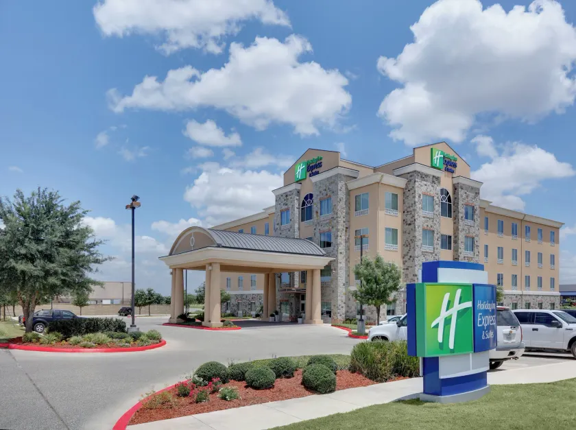 Holiday Inn Express & Suites San Antonio - Brooks City Base by IHG - Image 1