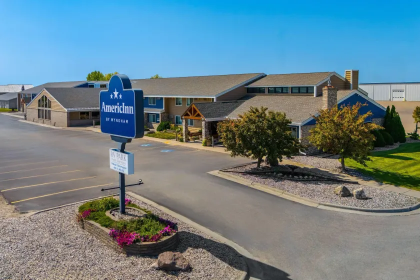 AmericInn by Wyndham Roseau - Image 1