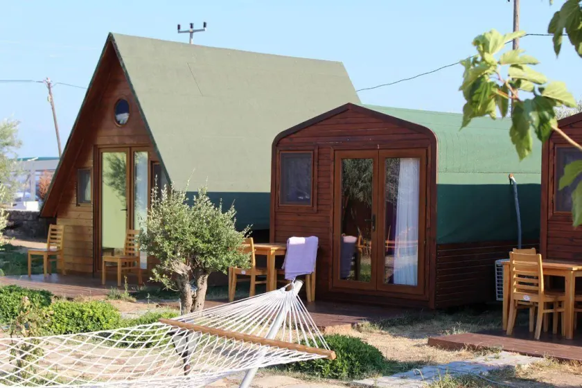Metis Bungalow - Image 1