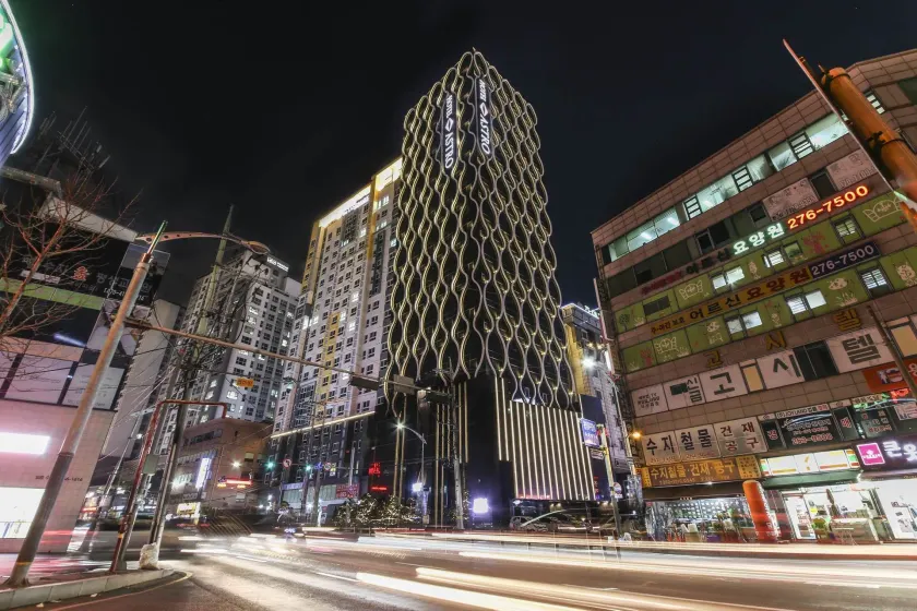 Astro Hotel - Image 1