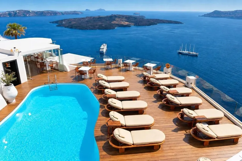 Sun Rocks Boutique Hotel - Caldera View Suites & Sunset Dining Experience - Image 1