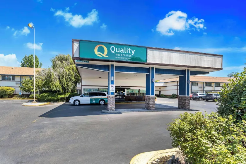 Quality Inn & Suites Medford Airport - Image 1