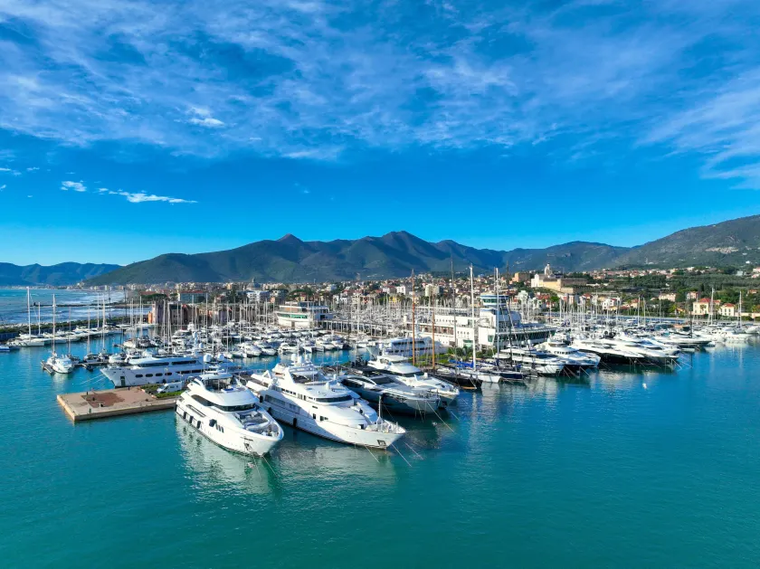 Albergo Yacht Club Marina Di Loano - Image 1