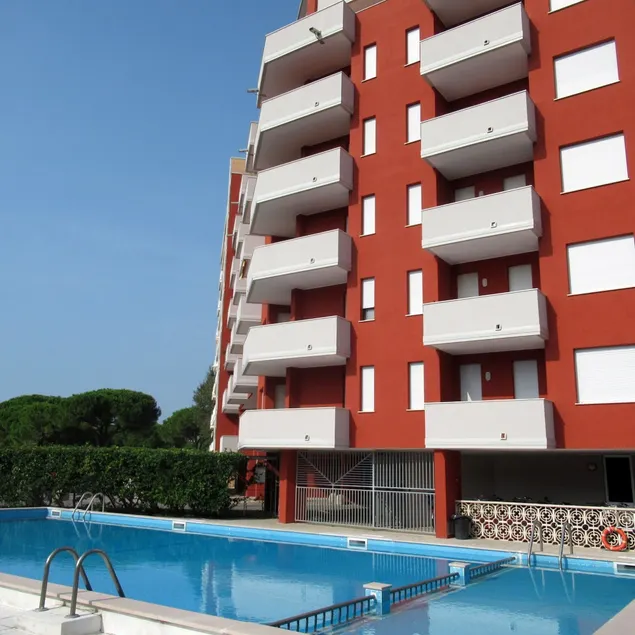 Apartment for six with shared pool - Image 1